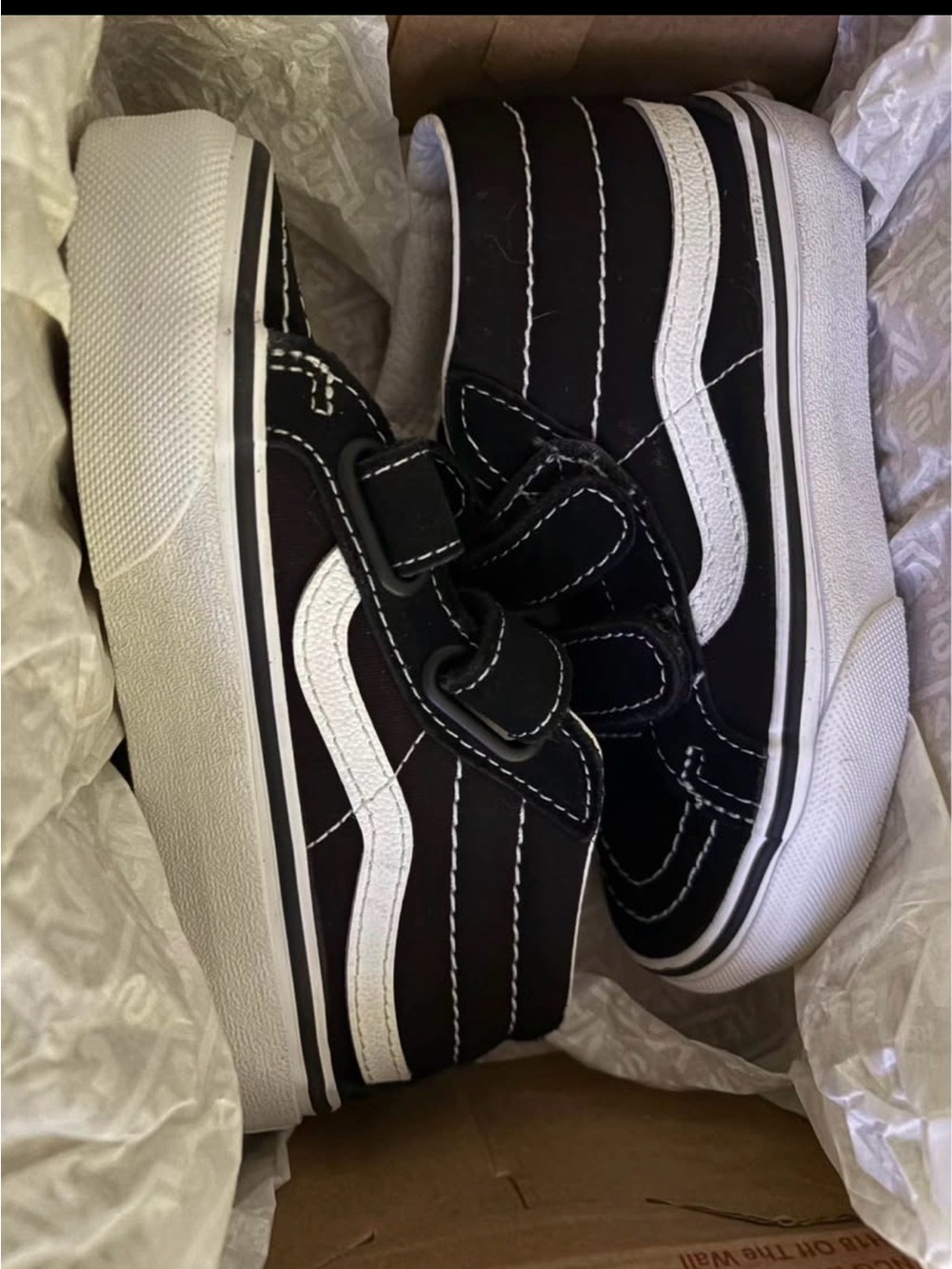 Kids Vans Ska8 mis top velcro sneakers black/white Classic sz 13.